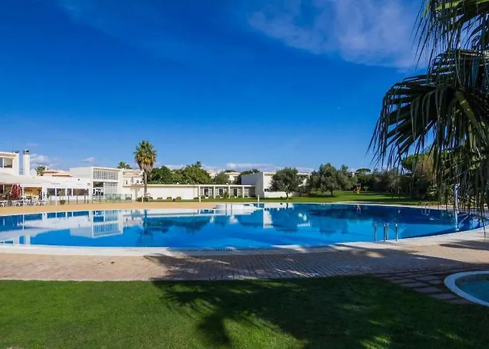 Sunny Al-sakia, Quarteira, Vilamoura Картейра