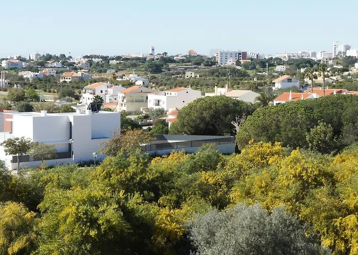 Sunny Al-sakia, Quarteira, Vilamoura Картейра