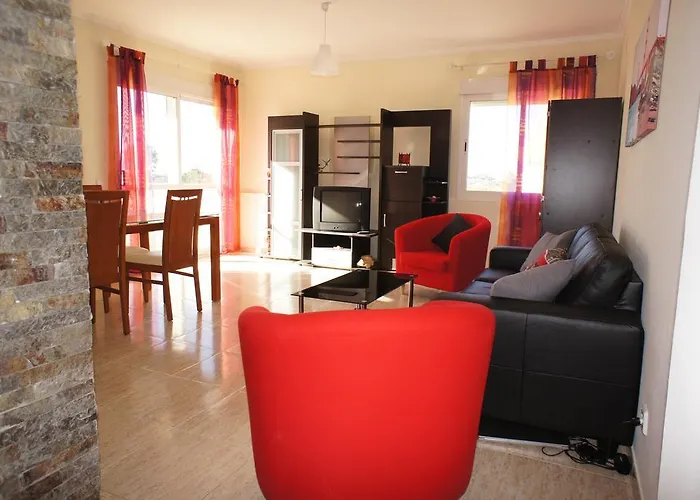 Sunny Al-sakia, Quarteira, Vilamoura Картейра