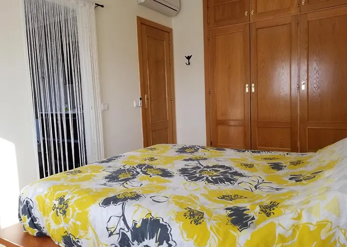 Sunny Al-sakia, Quarteira, Vilamoura Картейра